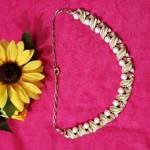 Star rare vintage leaf rhinestone pearl necklace in gold tone